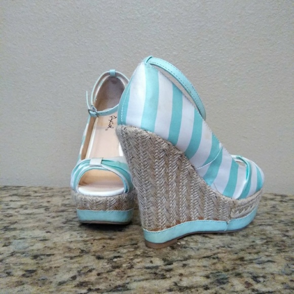 Beautiful Spring Wedges - Picture 2 of 4